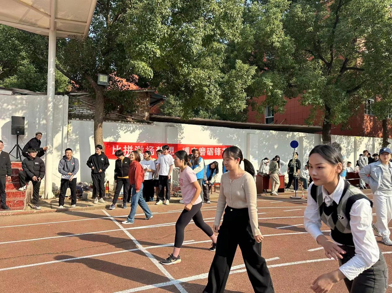 青春奋进新时代,运动逐梦向未来——bwin必赢国际中国官方网站2023年秋季运动会暨教职工运动会 青春奋进新时代,运动逐梦向未来——bwin必赢国际中国官方网站2023年秋季运动会暨教职工运动会