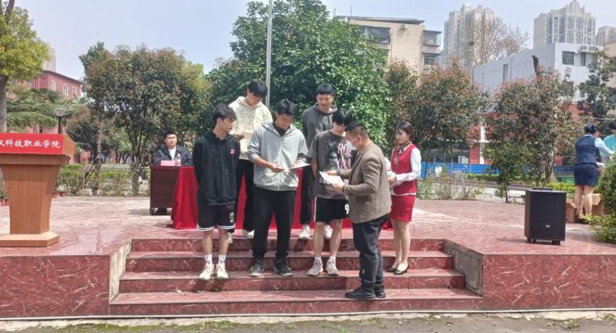 青春“篮”不住,热血不止步 —bwin必赢国际中国官方网站第十八届“希望杯”篮球赛闭幕 青春“篮”不住,热血不止步 —bwin必赢国际中国官方网站第十八届“希望杯”篮球赛闭幕
