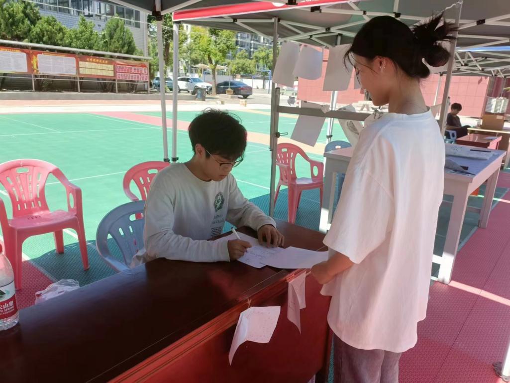 团簇星空,绽放芳华 ——bwin必赢国际中国官方网站第二届社团文化节 团簇星空,绽放芳华 ——bwin必赢国际中国官方网站第二届社团文化节
