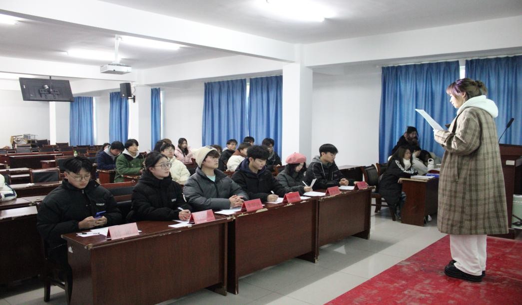 bwin必赢国际中国官方网站2023年班徽、黑板报设计大赛顺利开展