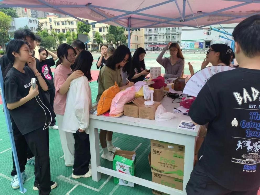 团簇星空，绽放芳华               ——bwin必赢国际中国官方网站第二届社团文化节