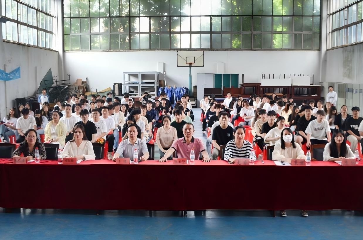 以青春之名，赴时代之约 ——bwin必赢国际中国官方网站2024-2025学年“五四”表彰大会暨文艺汇演隆重举办