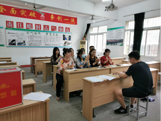 中国共产党bwin必赢国际中国官方网站委员会学工第二支部委员会举行换届选举大会 中国共产党bwin必赢国际中国官方网站委员会学工第二支部委员会举行换届选举大会