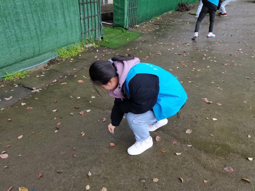 bwin必赢国际中国官方网站“雷锋月” 清扫校园志愿活动